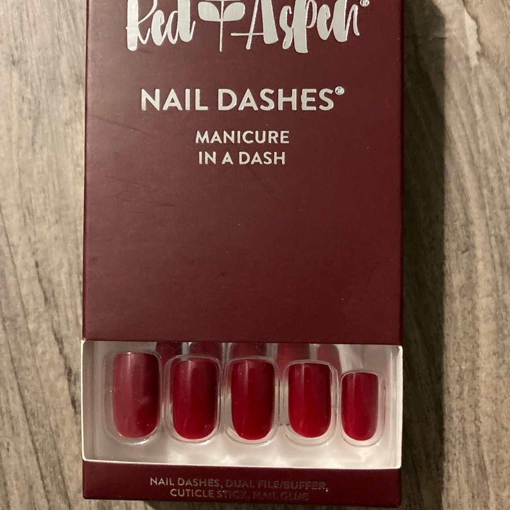 Red Aspen nail dashes